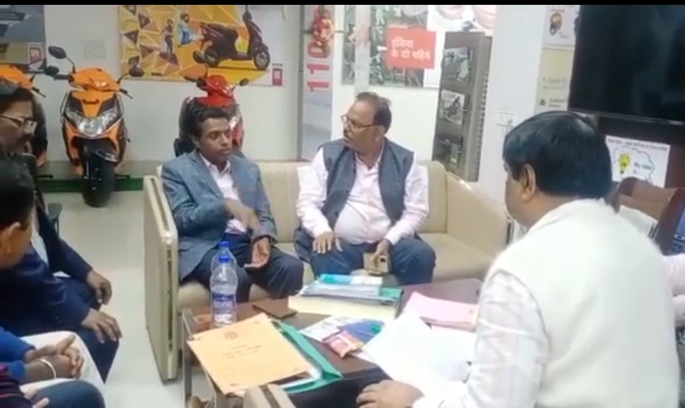 विजिलेंस टीम  ने दो पहिया वाहन एजेंसी में की जांच, पाई गई कई अनियमितता