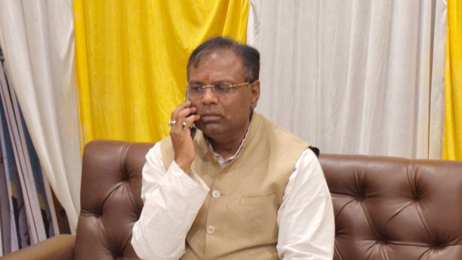 शहर की सरकार: झामुमो कांग्रेस आमने सामने!कांग्रेस नेता रवि केशरी देवघर मेयर पद के लिए करेंगे नामांकन