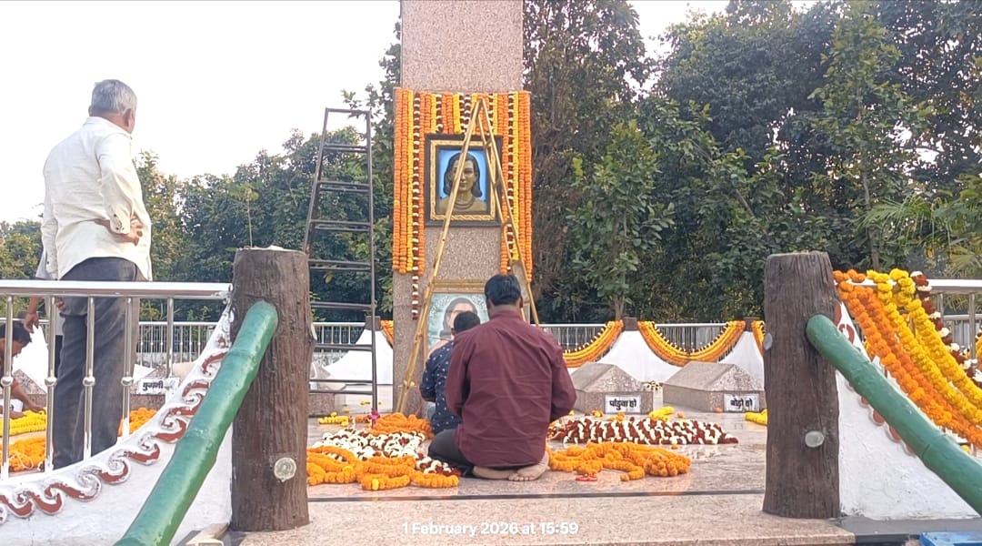 विदेश यात्रा के बाद मुख्यमंत्री हेमंत सोरेन आज सेरेंगसिया घाटी में शहीदों को देंगे श्रद्धांजलि