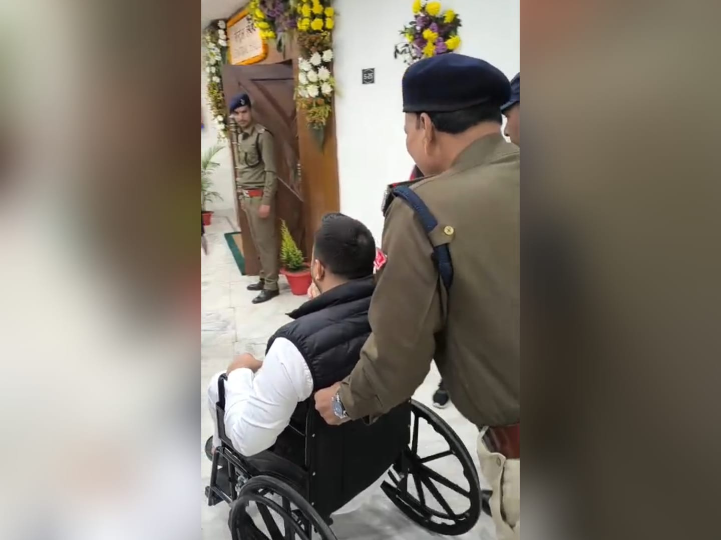 आखिर व्हील चेयर पर बैठकर बजट सत्र में क्यों पहुंचे नेता प्रतिपक्ष तेजस्वी यादव,  राज्यपाल के अभिभाषण पर भी उठाया सवाल