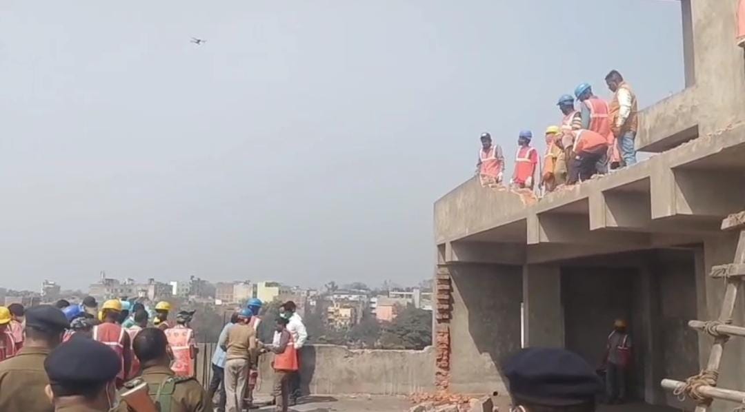 हाई कोर्ट के आदेश पर JNAC का एक्शन, जमशेदपुर के वाइन शॉप पर चला बुलडोजर