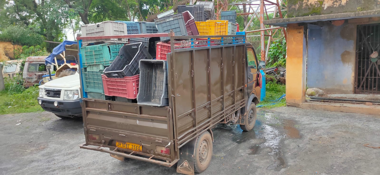 डुमरी पुलिस ने 8 ड्रम कच्चा स्प्रीट लदे टाटा मैजिक वेन को किया जप्त,दो गिरफ्तार