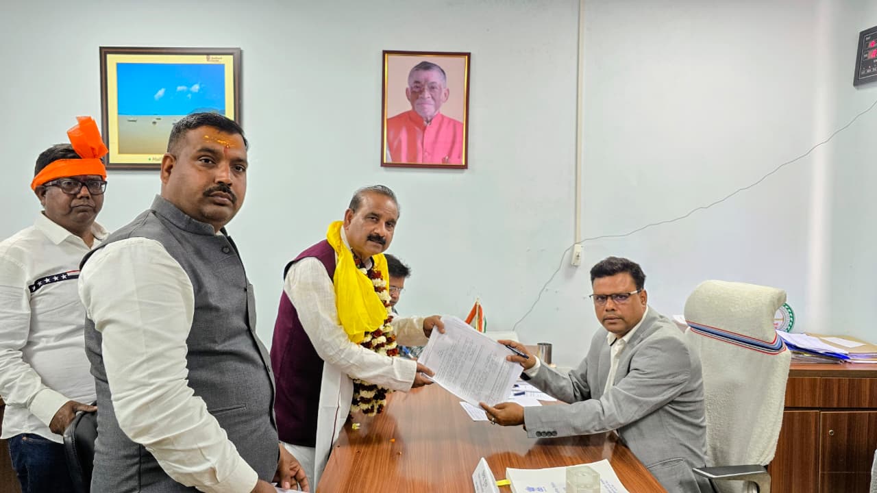 धनबाद में नगर की सरकार:  निगम चुनाव में आज लगा जबर्जस्त तड़का,सांसद की पत्नी का परचा चर्चे में