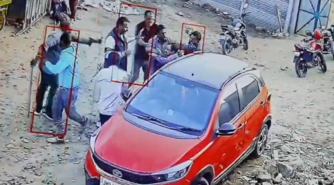 देवघर में व्यवसायी से रंगदारी की मांग, मारपीट कर 90 हजार की छिनतई