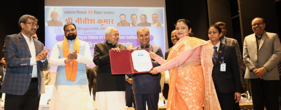 स्वास्थ्य सेवाओं को मजबूती: मुख्यमंत्री ने स्पेशलिस्ट डॉक्टरों को दिया नियुक्ति पत्र