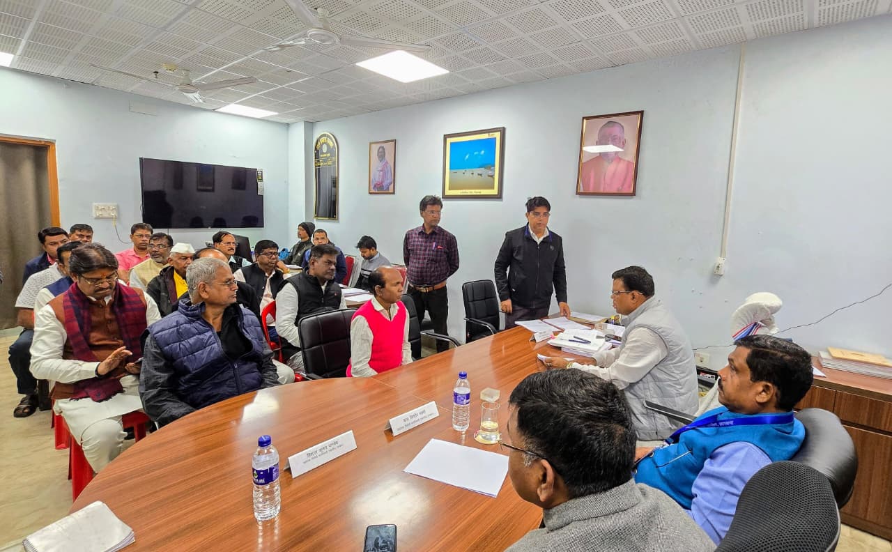 Big Breaking Dhanbad: संजीव सिंह ऊन व सिलाई,संजीव अग्रवाल हरी मिर्च तो शेखर अग्रवाल बिस्कुट छाप से उतरेंगे मैदान में!