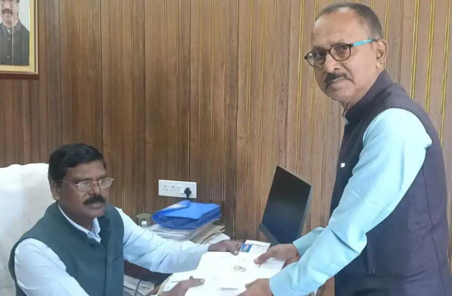 सरायकेला नगर निकाय चुनाव को लेकर प्रत्याशियों को आवंटित किया गया चुनाव चिन्ह, पढ़े किसे क्या मिला