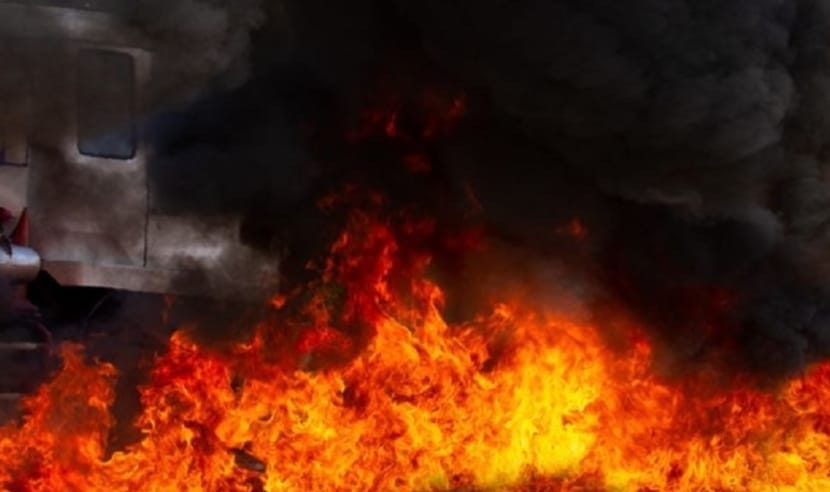 संयुक्त सचिव के निरीक्षण के कुछ ही घंटे बाद धनबाद के SNMMCH में लग गई आग,कारणों की हो रही जांच