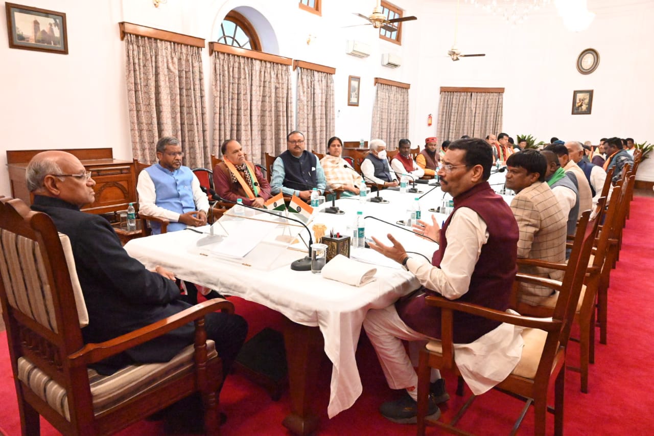 भाजपा विधायक दल की बैठक में सदन के अंदर की बनी रणनीति, राज्यपाल से लगाई गुहार