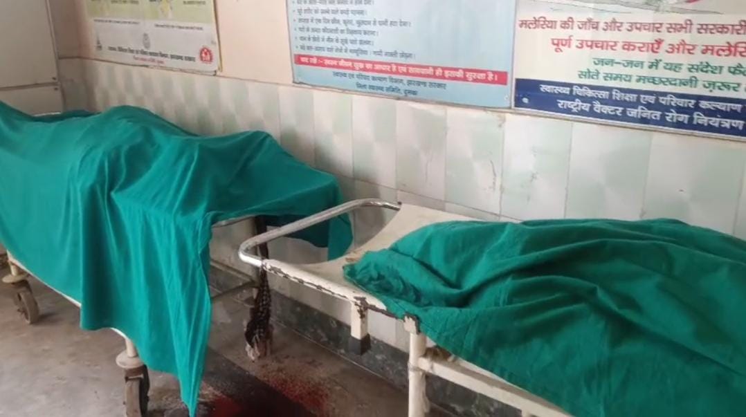 दुमका: भूरभूरी पुल के पास भीषण सड़क हादसा, बाइक सवार दो युवकों की मौत, एक गंभीर