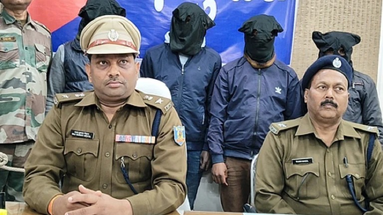 When "Gangs of Jamtara" called the SP, read - how did they get trapped in their own trap। गैंग्स ऑफ़ जामताड़ा" ने जब लगाया एसपी को फ़ोन तो पढ़िए -कैसे फंस गए खुद के जाल में