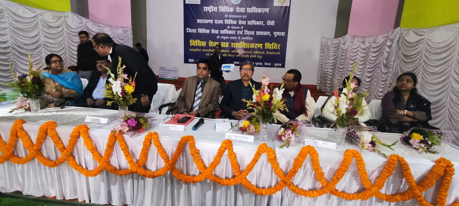 कानूनी अधिकारों के प्रति जागरूक हों महिलाएं -डी.सी. अवस्थी