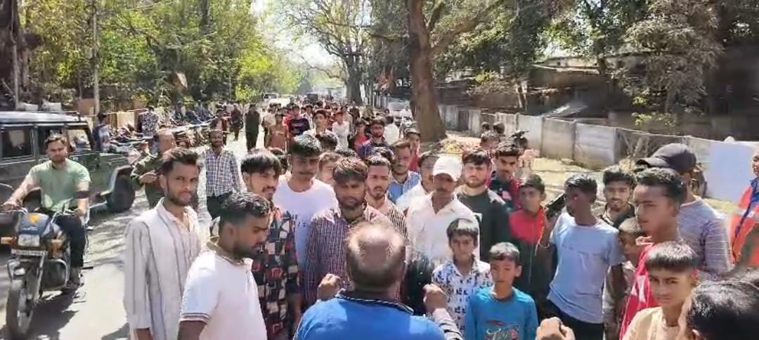 जमशेदपुर:कन्हैया यादव हत्याकांड ने पकड़ा तूल, विरोध में सड़क जाम