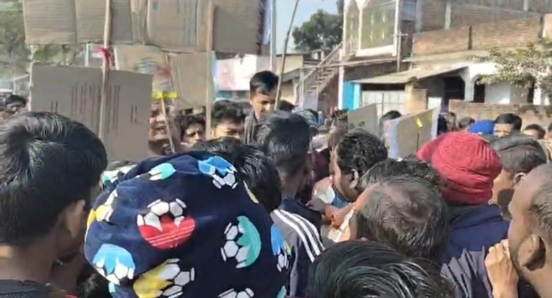 गिरिडीह में 12 वर्षीय बालक रहस्यमय तरीके से लापता, आक्रोषित परिजनों ने किया सड़क जाम