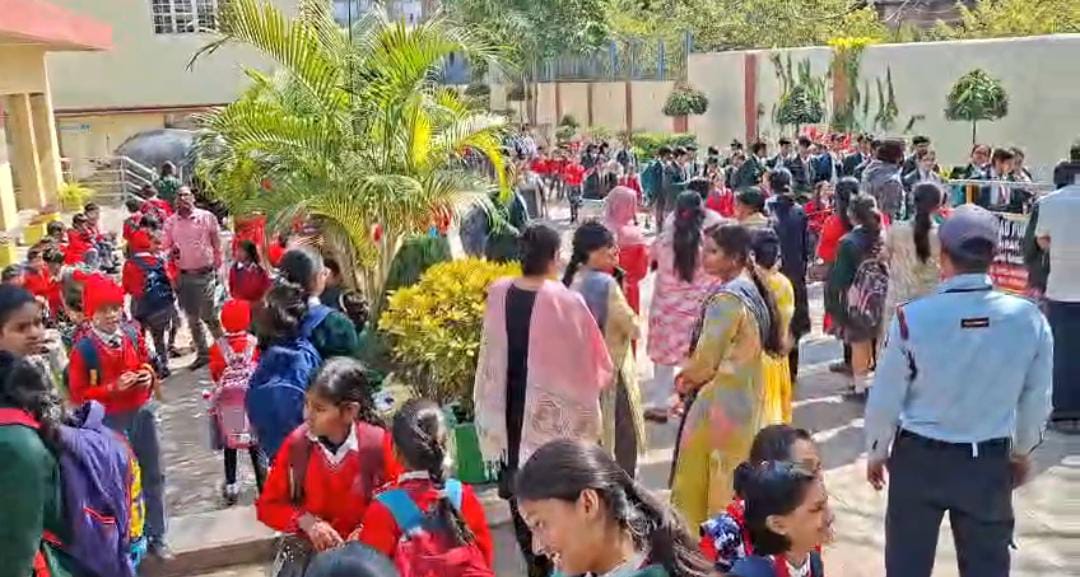 मैट्रिक परीक्षा से पहले ही बदल गया सिलेबस! पढ़े क्या है धनबाद के छात्रों का आरोप