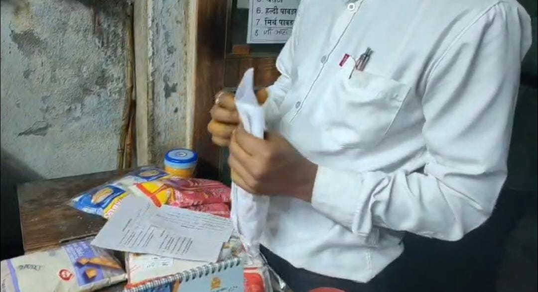 गिरिडीह में दो आटा चक्की मिल पर खाद्य सुरक्षा विभाग का छापा, रांची भेजा गया सैंपल