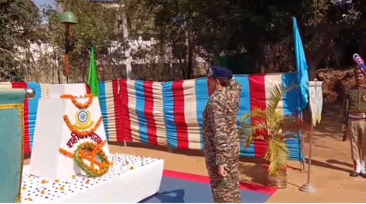 पुलवामा में शहीद जवानों को भावभीनी श्रद्धांजलि, गार्ड ऑफ ऑनर के बाद दो मीनट का मौन