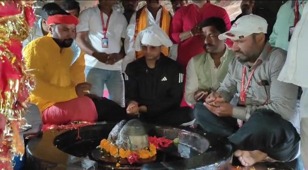 महाशिवरात्रि पर मोतिनाथ धाम में उमड़ा जनसैलाब, डीसी हेमंत सत्ती ने की पूजा-अर्चना