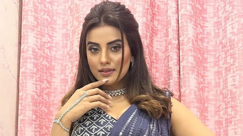 "पावर स्टार" पवन सिंह की पत्नी के पक्ष में आई अक्षरा सिंह, क्यों कहा 10 क्या 100 करोड़ भी कम