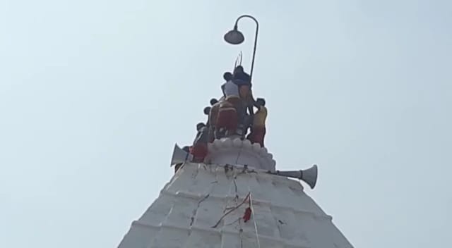 देवघर का बाबा मंदिर : सफाई और पूजा अर्चना के बाद फिर स्थापित किए गए पंचशूल