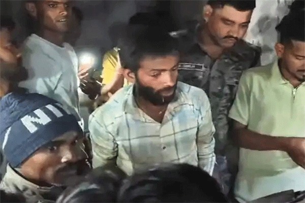 गिरिडीह में बच्चा चोर की अफवाह,ग्रामीणों ने युवक को पीटा,जाँच में जुटी पुलिस