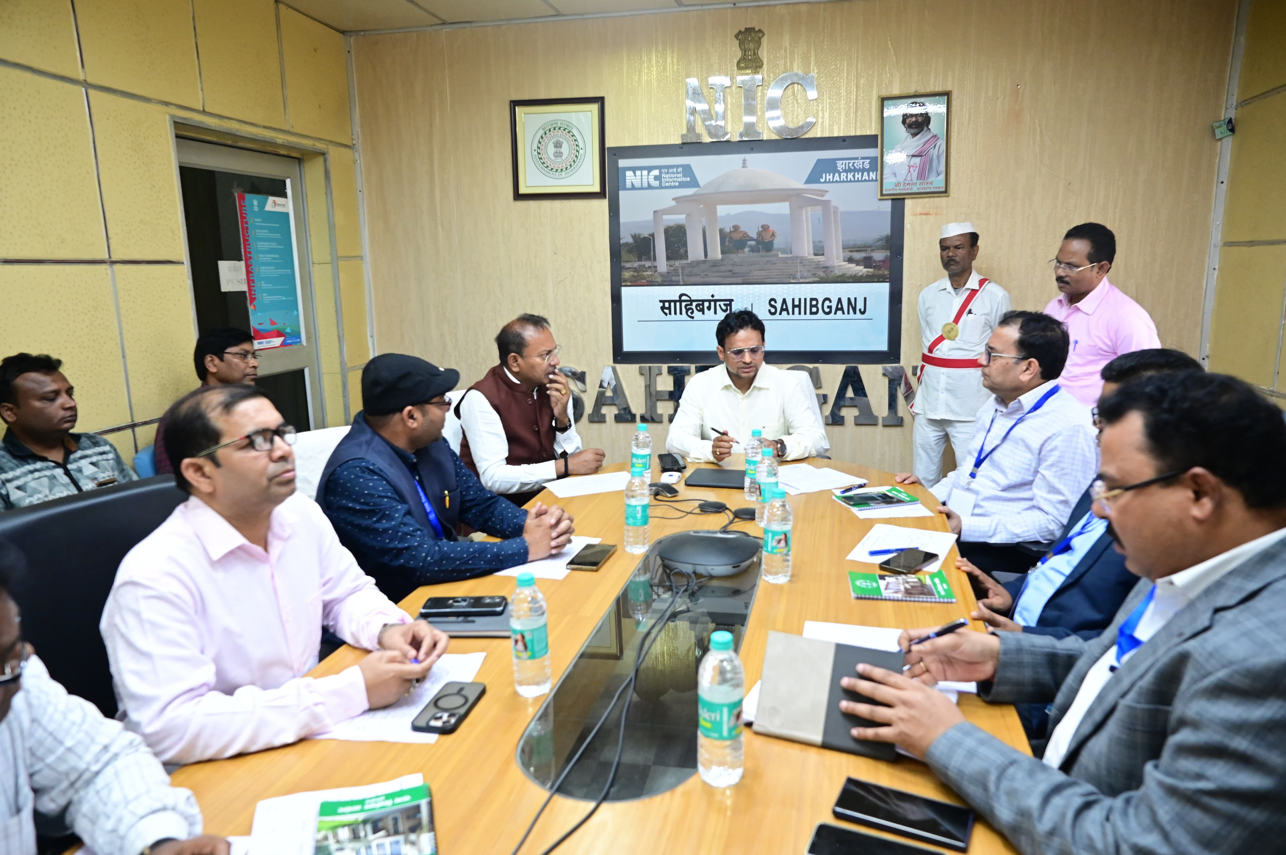 साहिबगंज में नगर निकाय चुनाव 2026 को लेकर तृतीय रैंडमाइजेशन सम्पन्न, पढ़े डीसी ने क्या कहा