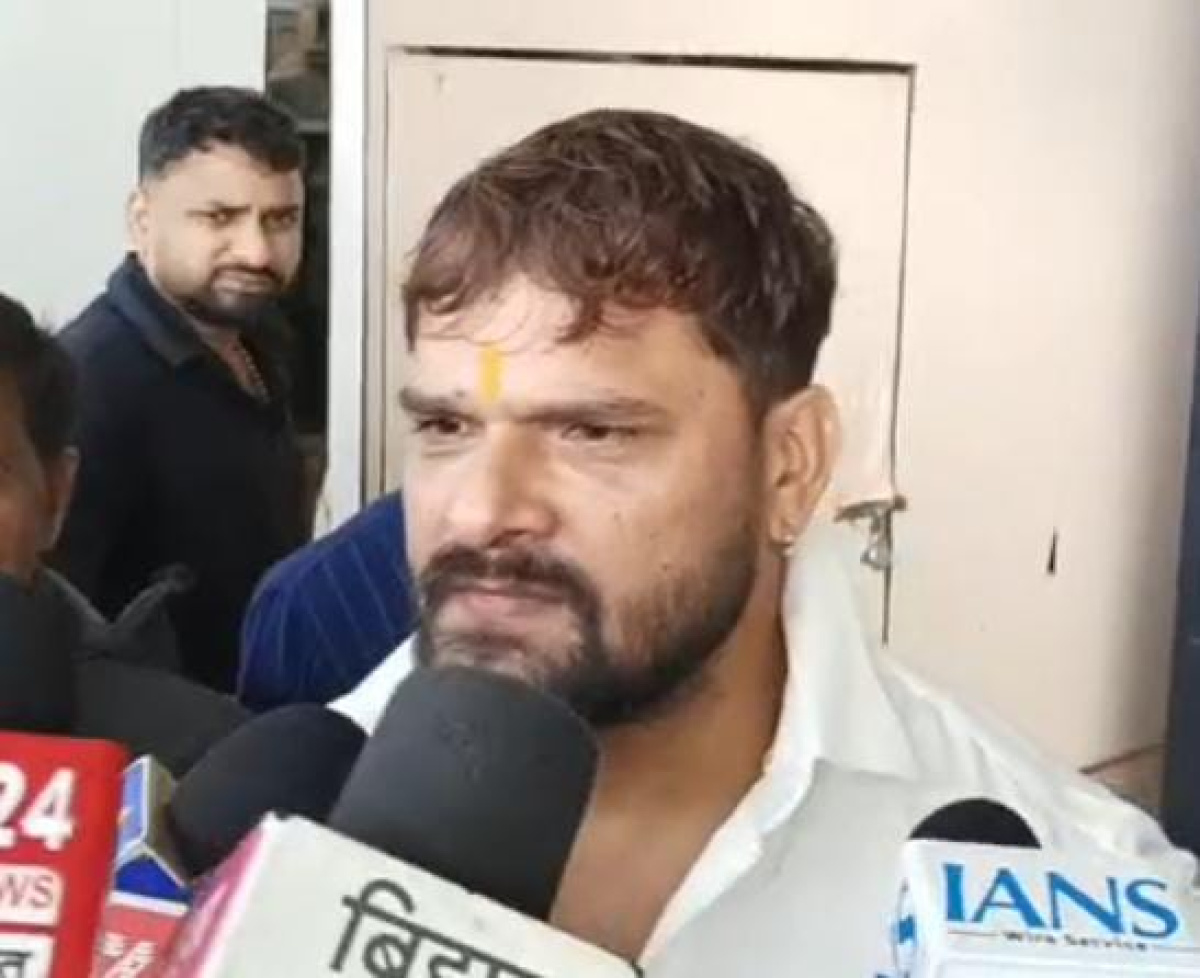 लालू को धृतराष्ट्र और तेजस्वी को दुर्योधन कहे जाने पर भड़के खेसारी लाल, मैथिली ठाकुर को कही ये बात