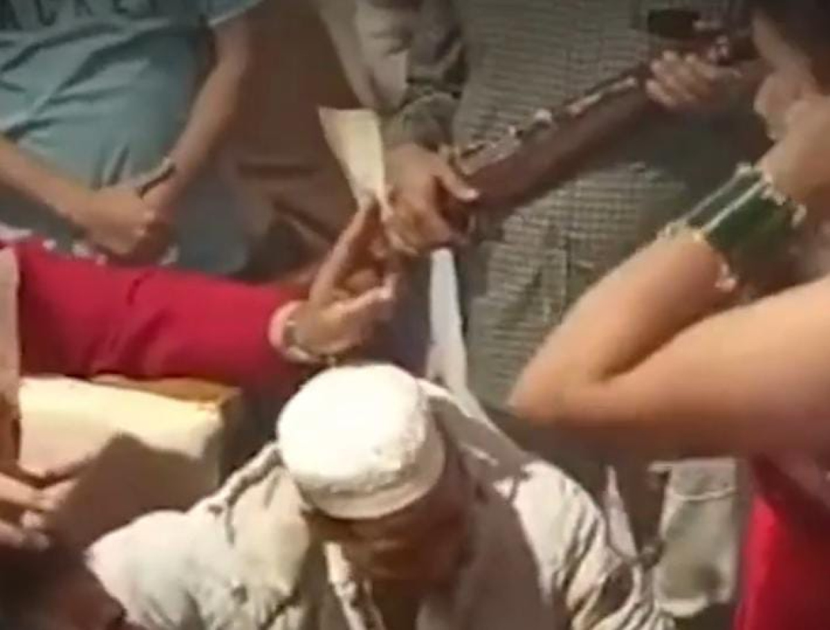 ये क्या कर दिया... डांसर की अदाओं पर लट्टू हुए विधायक जी, फिर जोश में आकर किया ऐसा काम कि मच गया बवाल