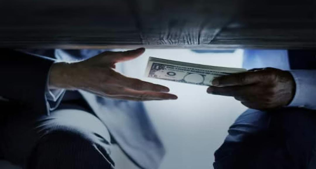 किसी भी सरकारी योजना में अधिकारी करे घुसखोरी, तो यहां शिकायत कर सिखा सकते हैं सबक