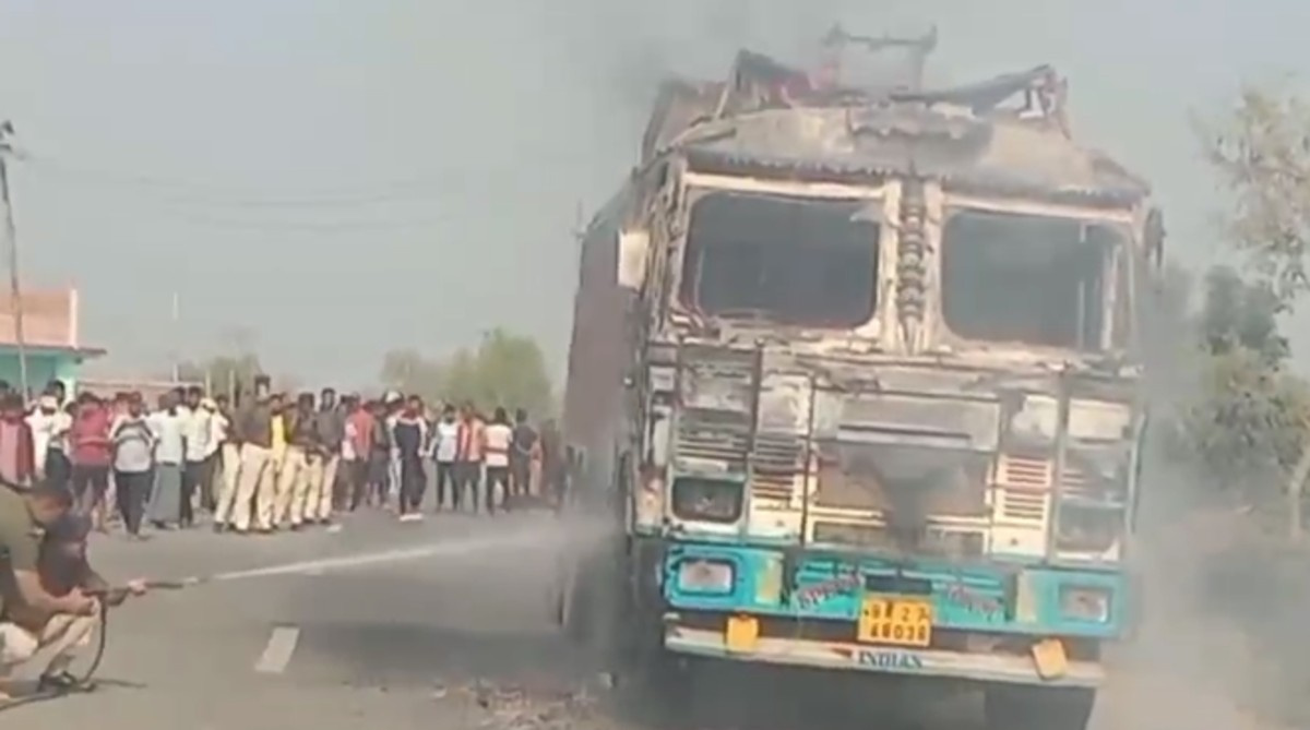 नावादा में सड़क हादसे में युवक की मौत, आक्रोशित ग्रामीणों ने ट्रक में लगायी आग