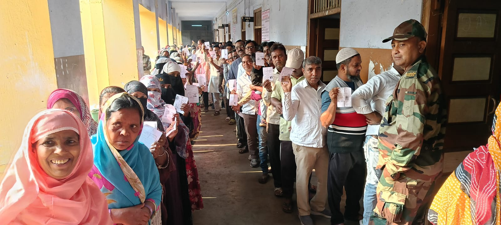 धनबाद में शहर की सरकार के लिए वोटिंग : निगम क्षेत्र में एक बजे तक 25.50% मतदान!