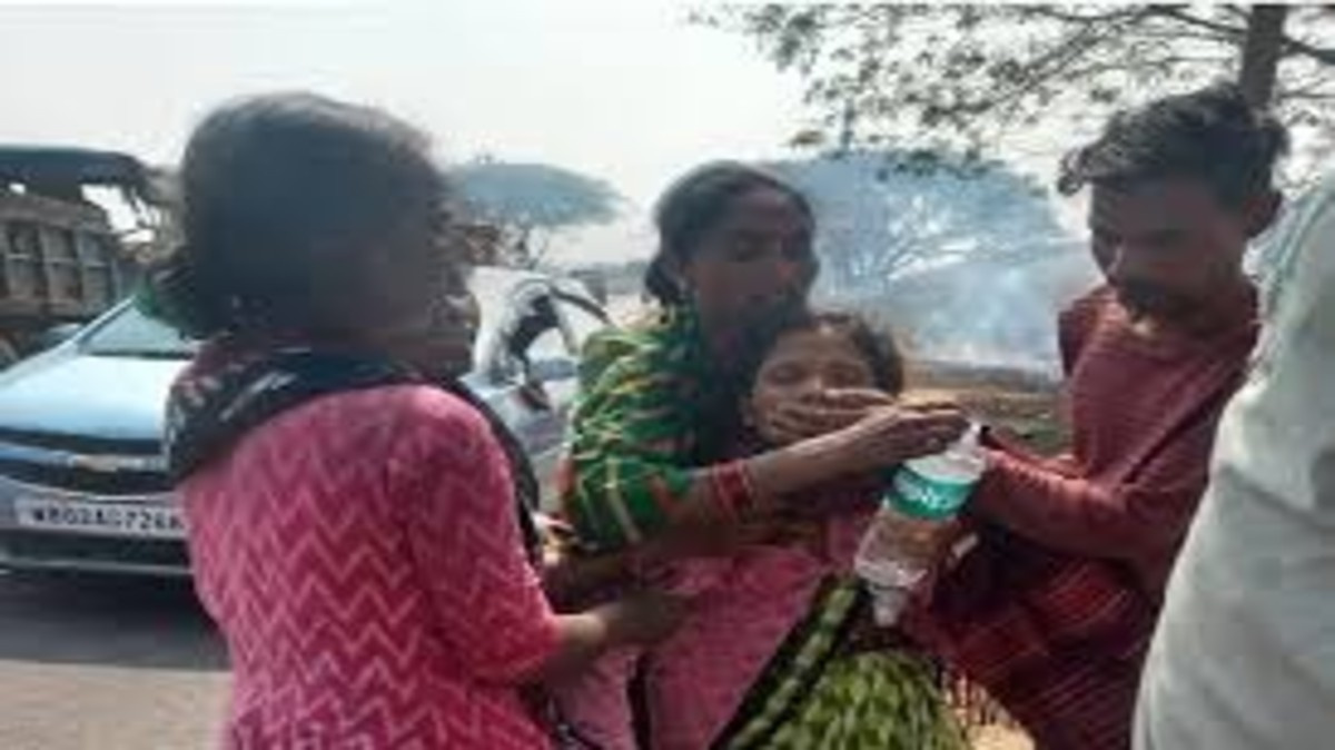 हाईटेंशन तार बना काल, दतवन तोड़ने पेड़ पर चढ़ा, 11 हजार वोल्ट की चपेट में आकर किशोर की मौत