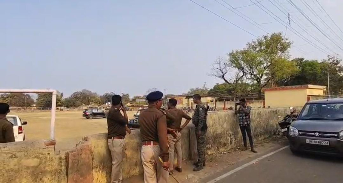 धनबाद के वार्ड 22 में बोगस वोटिंग का आरोप, बूथ 22/5 पर हंगामा, पुलिस ने संभाला मोर्चा