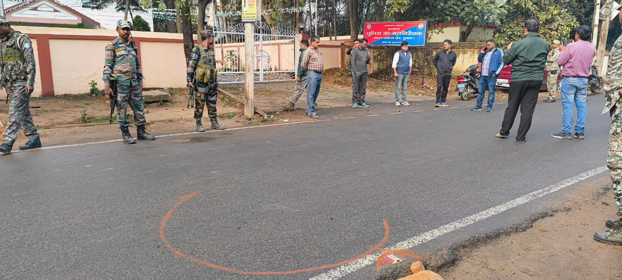 Breaking: दुमका में DIG कार्यालय के सामने मोटर संघ अध्यक्ष अरुण सिंह पर जानलेवा हमला, जांच में जुटी पुलिस 