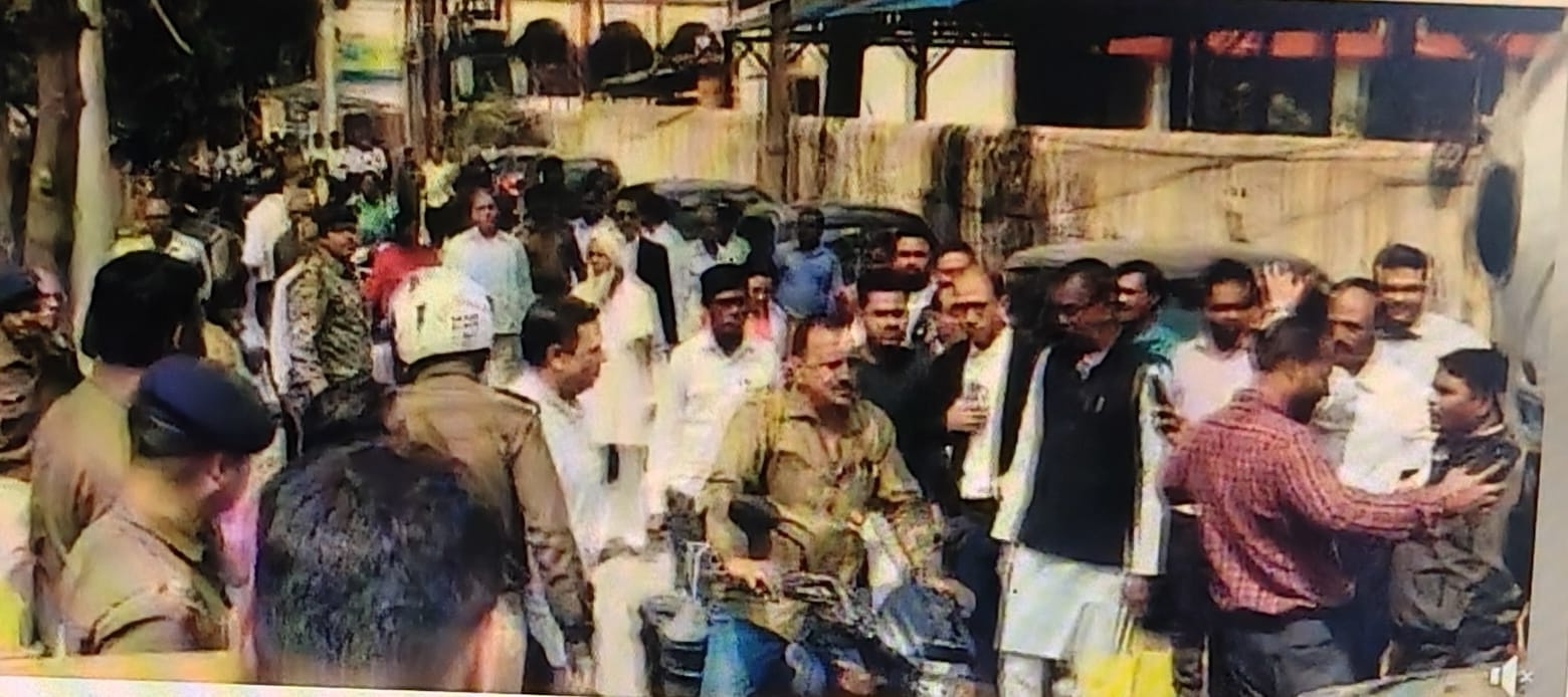 धनबाद कोर्ट परिसर में बम की सूचना के बाद पुलिस अलर्ट मोड पर!