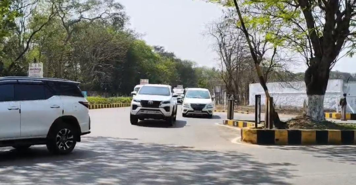 बड़ी खबर:जमशेदपुर पहुंची राष्ट्रपति द्रौपदी मुर्मू, मुख्यमंत्री और राज्यपाल ने किया भव्य स्वागत