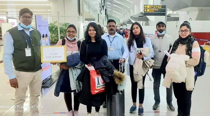 रूस-यूक्रेन युद्ध :  राज्य एवं केंद्र सरकार के प्रयास से यूक्रेन में फंसे 17 लोग देर शाम झारखण्ड पहुंचे