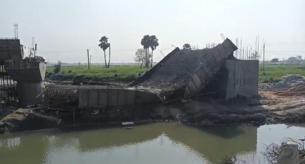 फिर धारासायी हुआ बिहार का और एक पुल, एक मिनट में भरभरा कर गिर पड़ा घोघारी नदी पर बन रहा पुल
