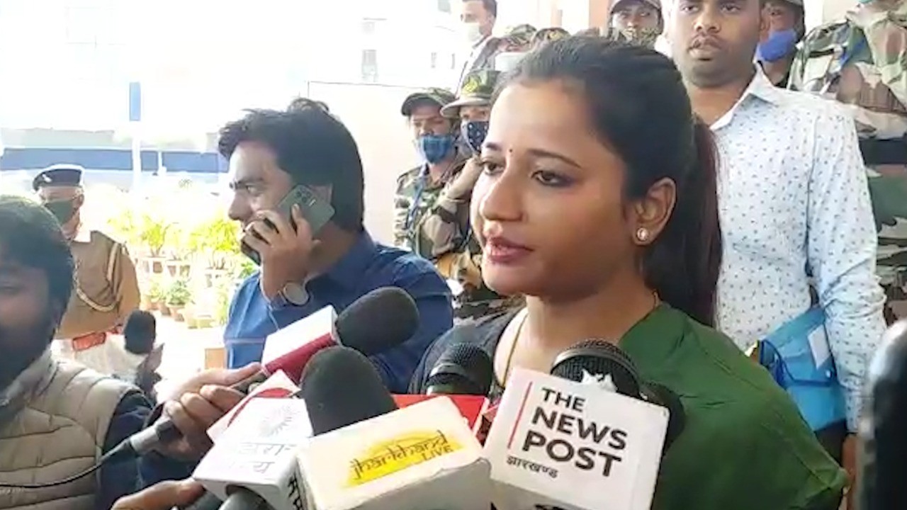 देवघर के बाबा मंदिर की अव्यवस्था पर सदन में बिफड़ी अंबा प्रसाद, महाप्रबंधक पर लगाया यह आरोप