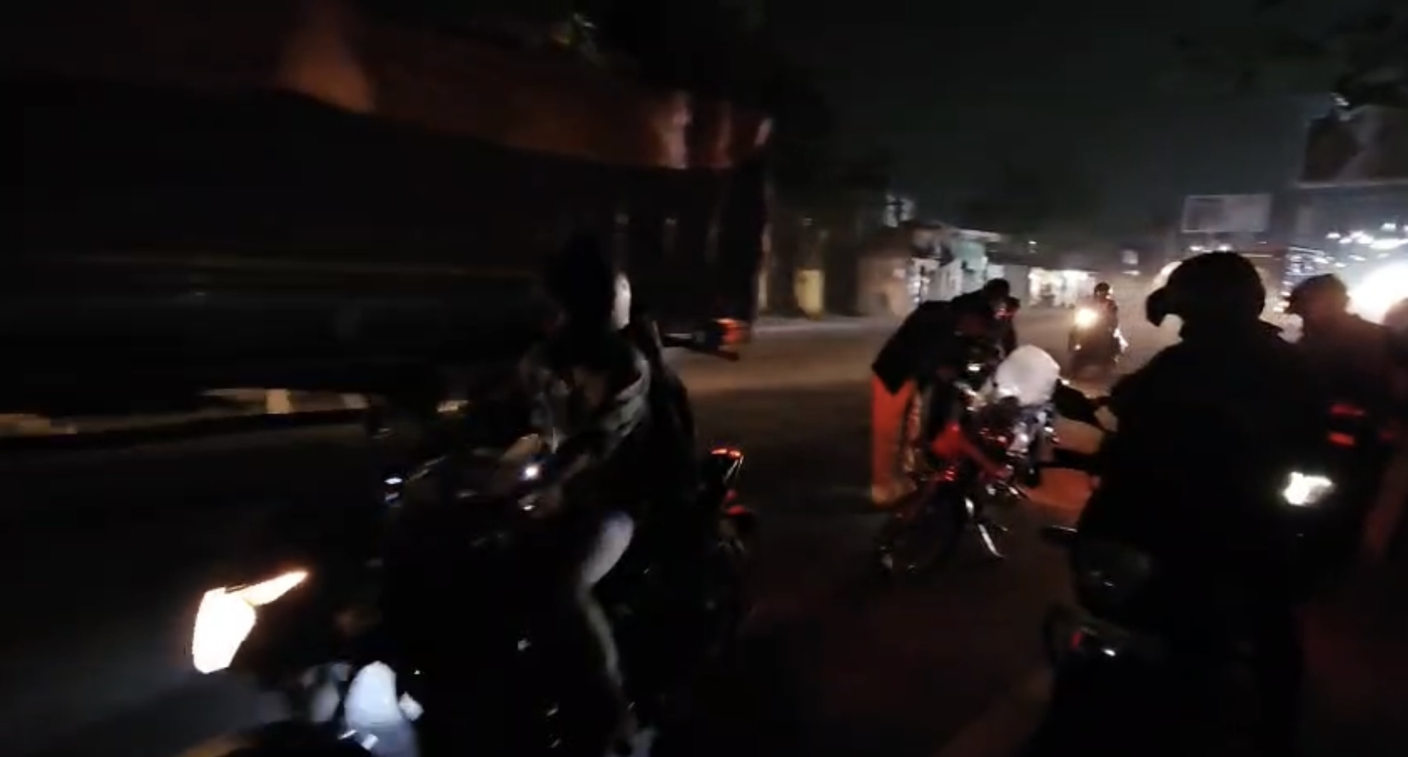 रांची एक होटल में अंधाधुन फायरिंग,वेटर की मौत की सूचना