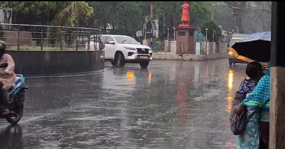 उमस वाली गर्मी से कोयलांचल वासियों को राहत, गरज के साथ शुरू हुई झमाझम बारिश