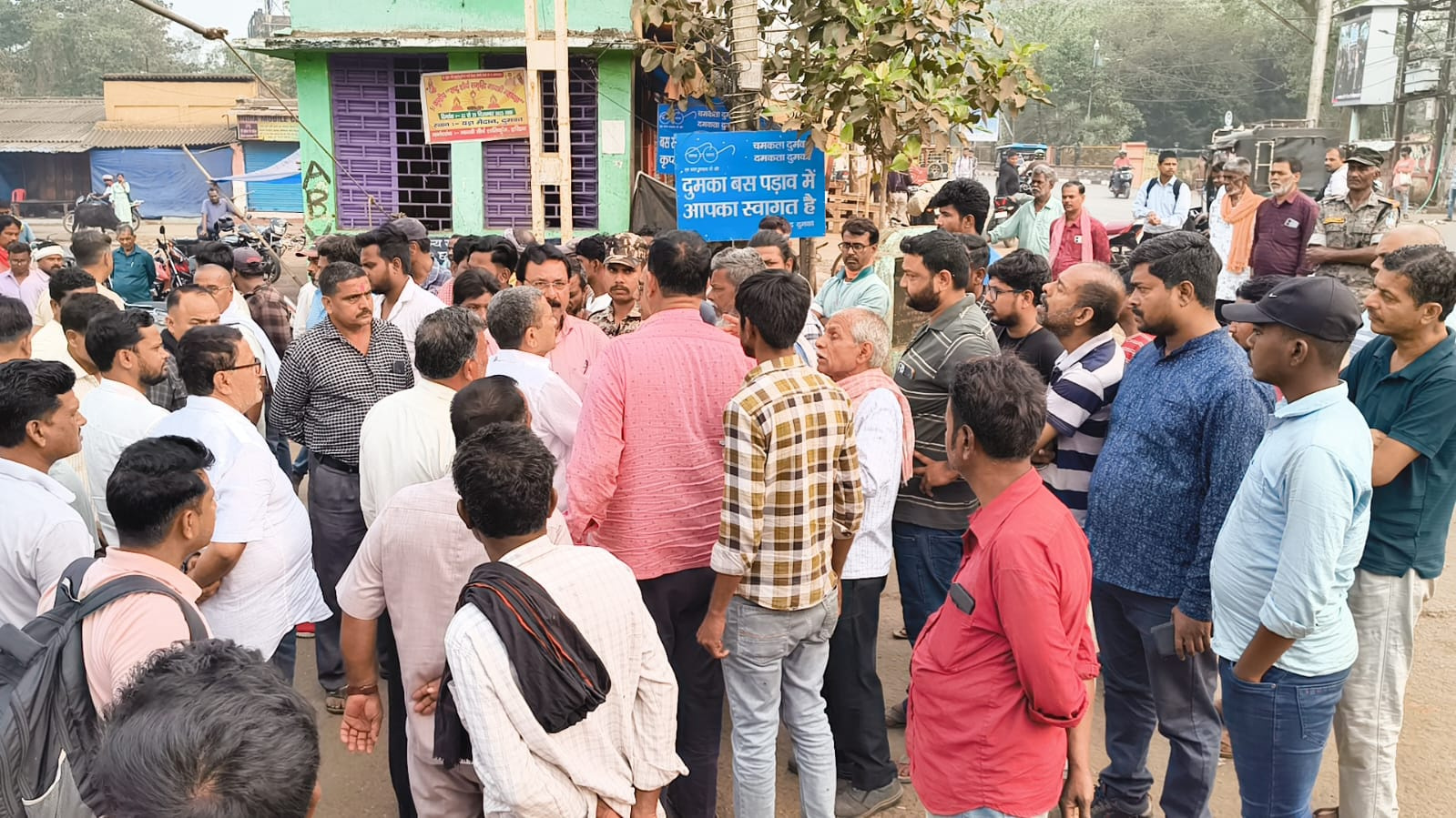 अरुण सिंह पर गोलीकांड और अपराधियों की गिरफ्तारी नहीं होने से भड़का गुस्सा, बस सेवा ठप