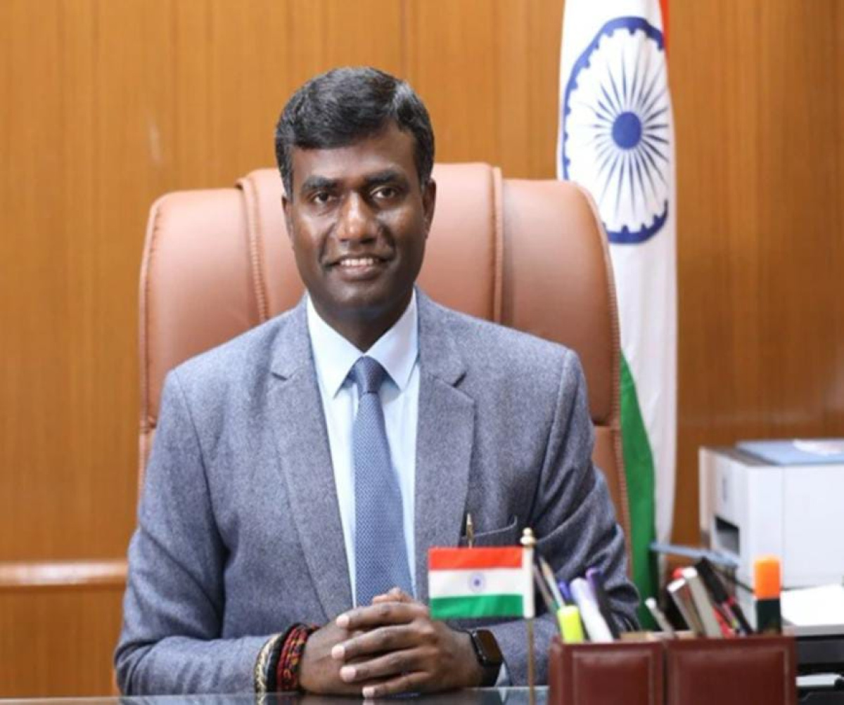 झारखंड के ऐसे डीसी जिनके पास पढ़ने तक के नहीं थे पैसे, फिर भी मुश्किल घड़ी में नहीं मानी हार और पा लिया मुकाम