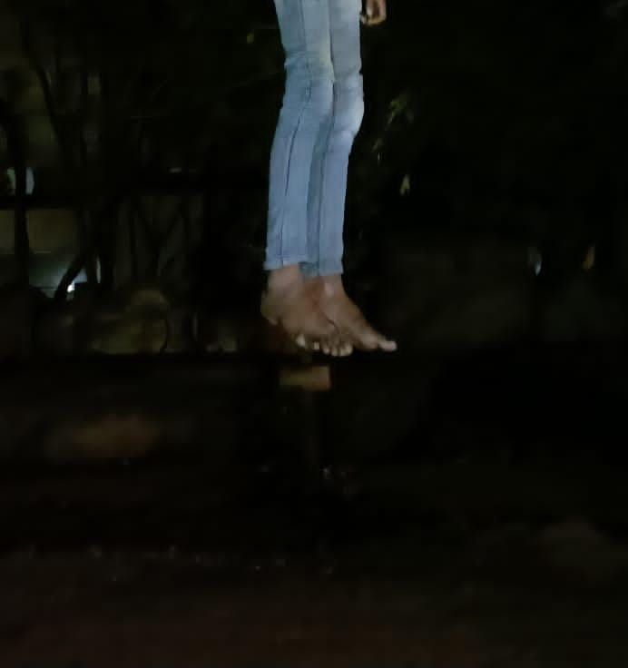 पैसे की किल्लत से परेशान हो कर फुटपाथ दुकानदार ने कर ली आत्महत्या !