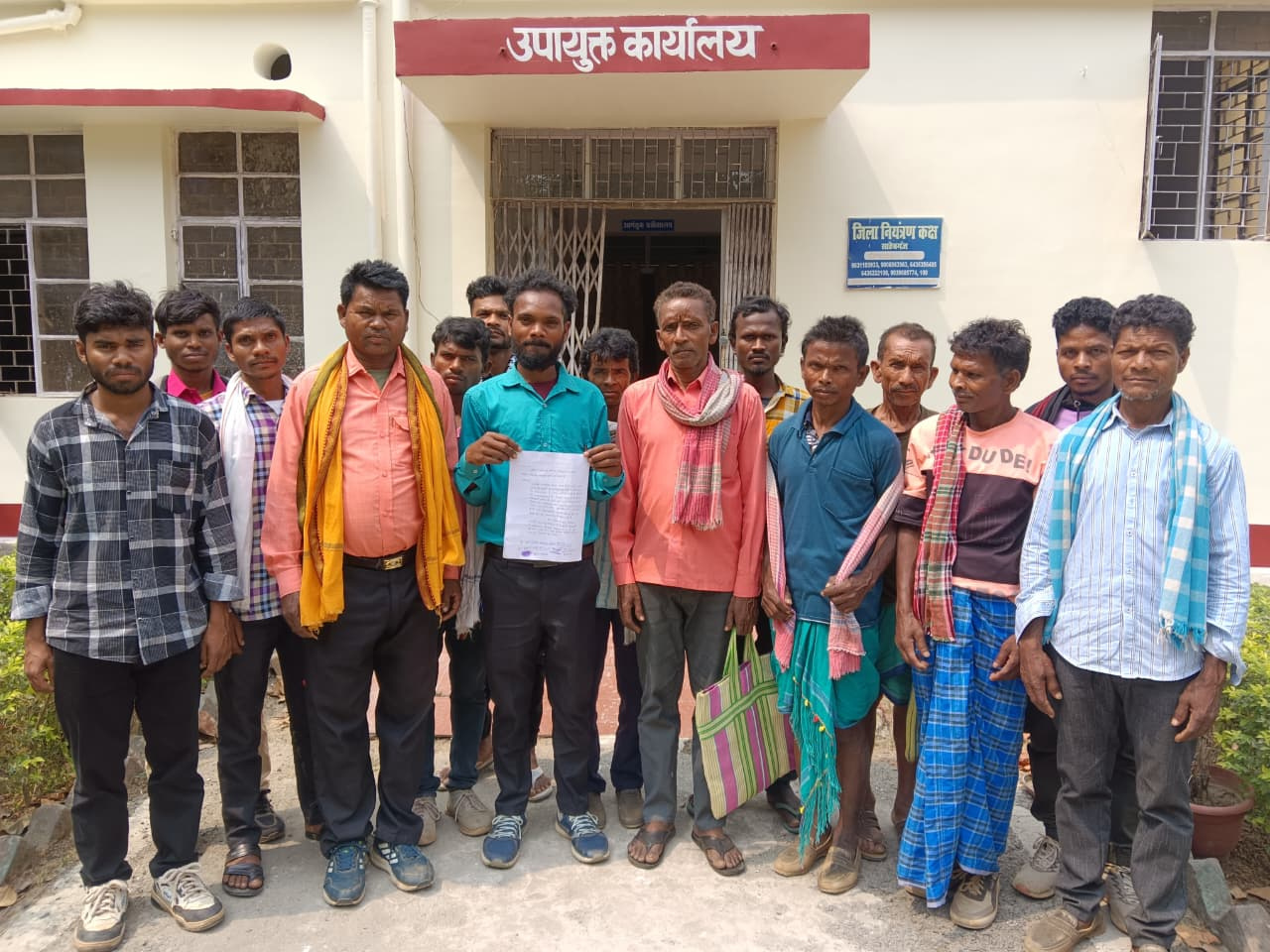 आजादी के 70 साल बाद भी लालटेन युग में जी रहा पहाड़िया समुदाय, मूलभूत सुविधाओं के लिए आज भी तरस रहे है लोग