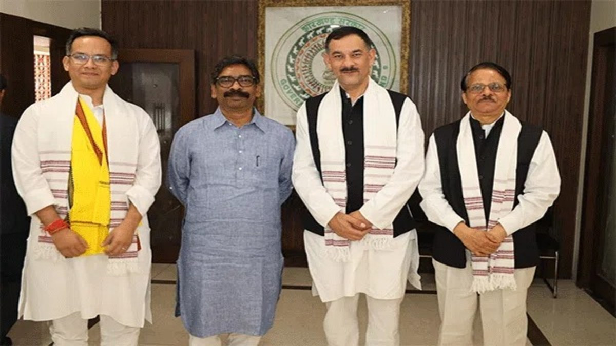 सीएम हेमंत सोरेन से लोकसभा सांसद गौरव गोगोई ने की शिष्टाचार मुलाकात