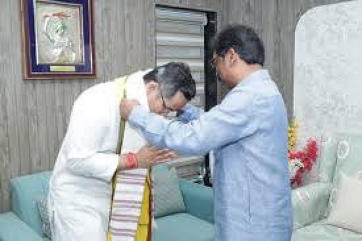 Politics:हेमंत सोरेन के गौरव गोगोई से मुलाकात के क्या है मायने ,क्या होने जा रहा असम में !!