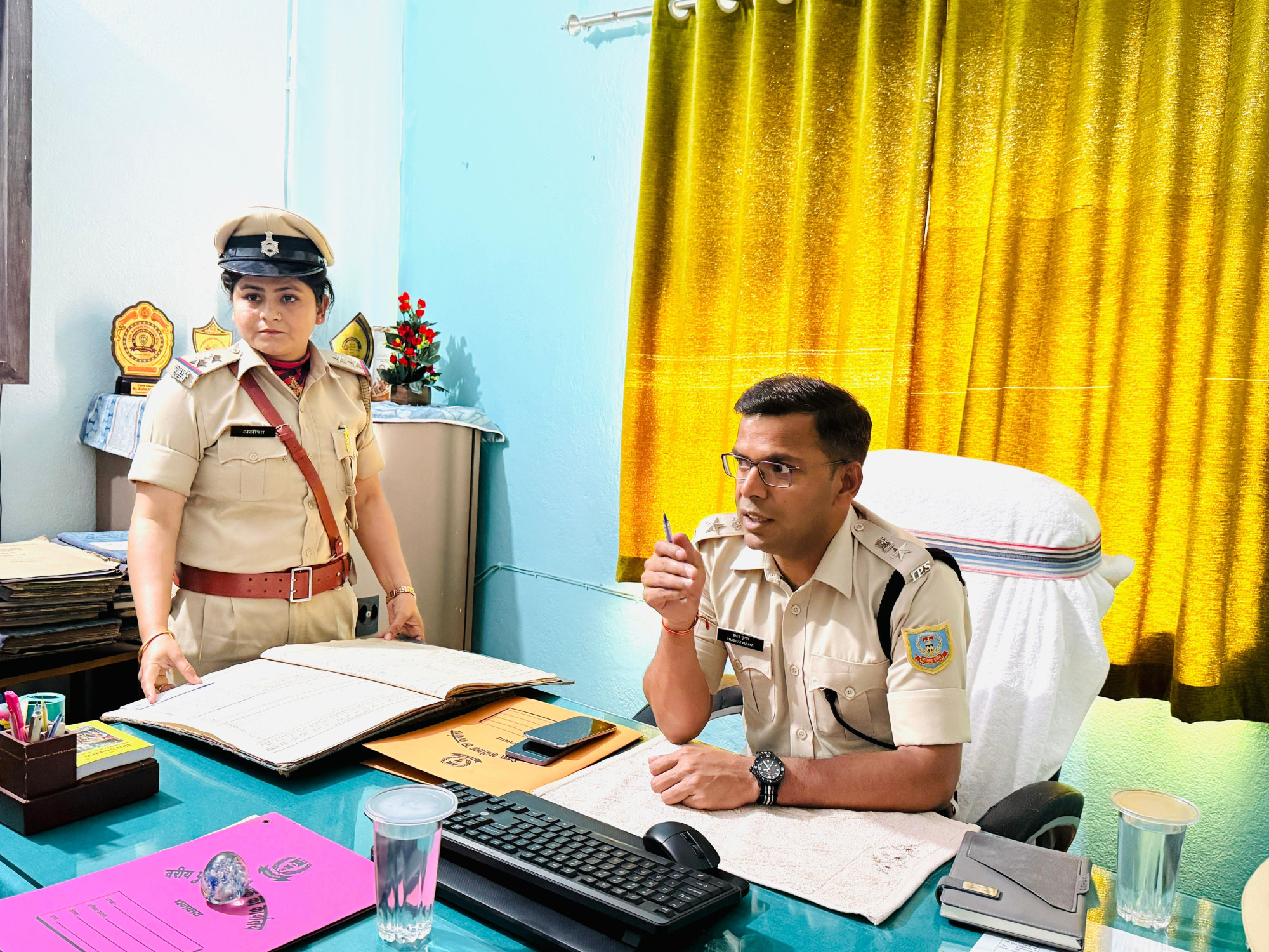 Dhanbad : एसएसपी अचानक पहुचें राजगंज थाना ,संचिकाओं को खंगालने बाद पढ़िए -क्या दिया निर्देश !!