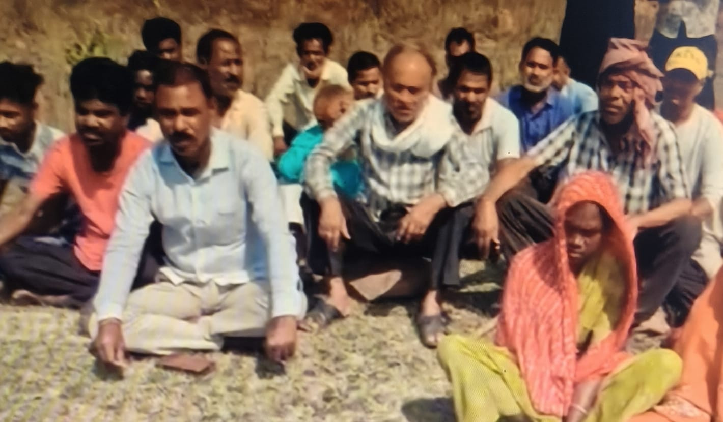 धनबाद से रांची तक बड़ा सवाल -कौन तराजू बताएगी कि सांसद ढुल्लू महतो सच बोल रहे कि ग्रामीण!!