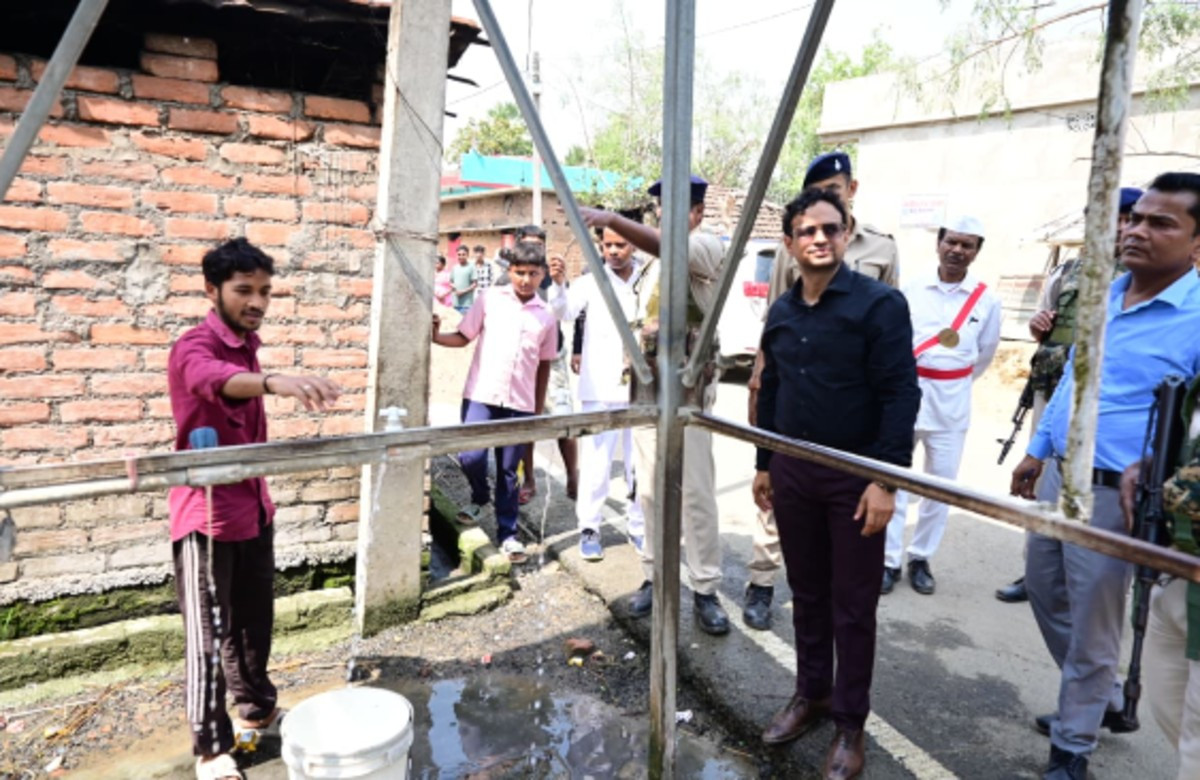DC ने गुणवत्ता और समय सीमा पर दिया दिया जोर, साहिबगंज में विकास कार्यों की हुई समीक्षा